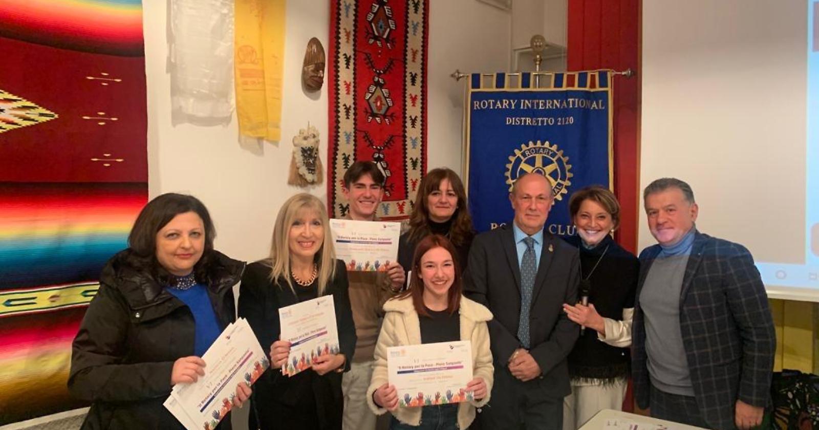 IIS “Federico II”: doppia premiazione al Rotary Club