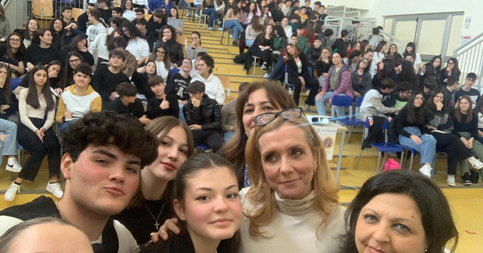 Leggere all’IIS 'Federico II': incontro con Cristina Dell’Acqua