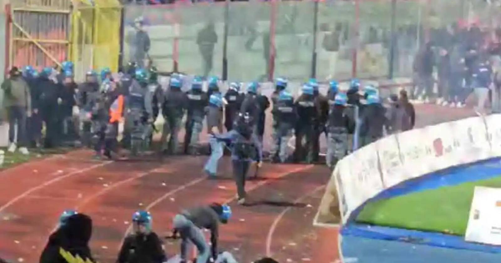 Per gli scontri Casertana-Foggia, 56 anni di Daspo a 14 tifosi