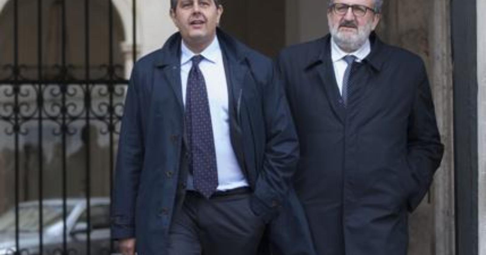 I privati fanno affari d'oro con la sanità in Puglia, Toti punta il dito contro Emiliano