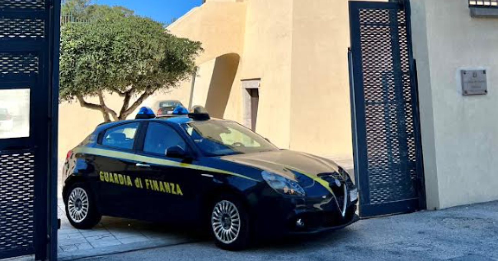 La GdF scopre a Poggio Imperiale laboratorio di marmo in nero
