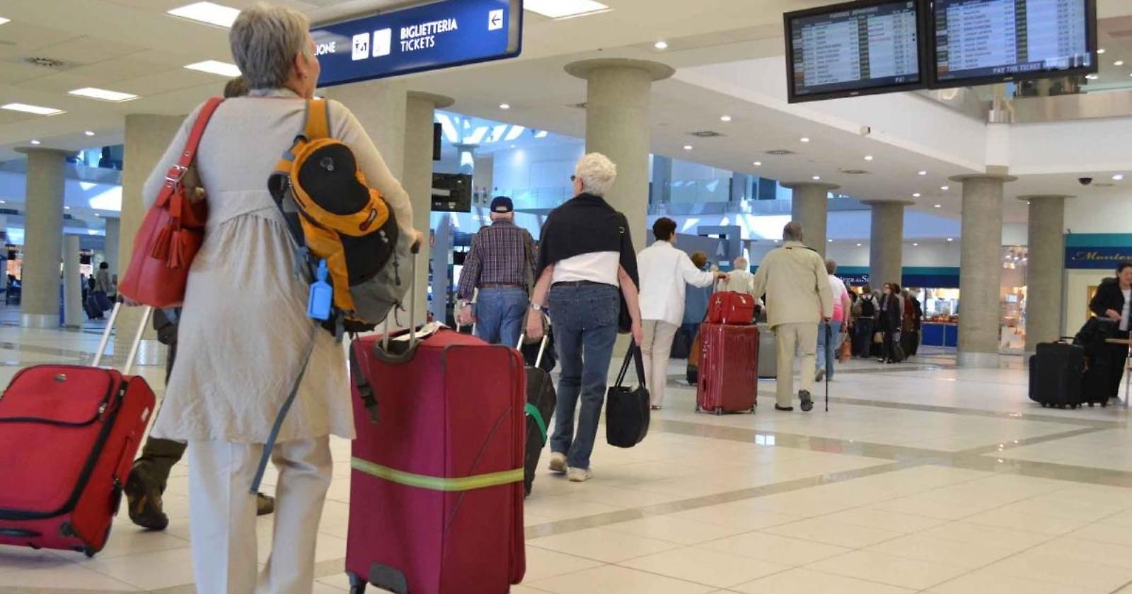 La linea ferroviaria interrotta tra Benevento e Foggia fa volare i biglietti aerei: fino a 350 euro per la Puglia