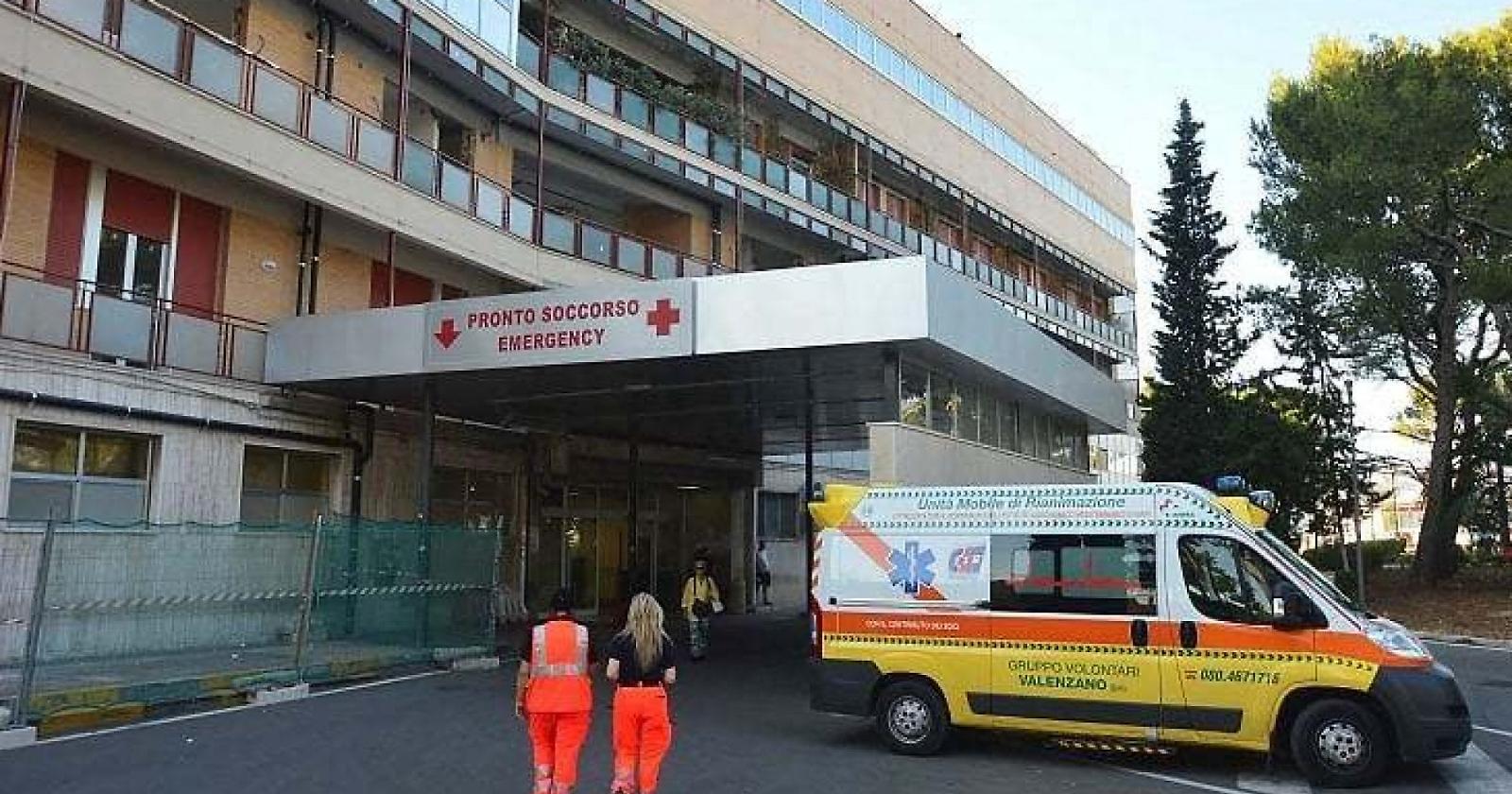 Spari a Bari in piena mattinata: due giovani feriti