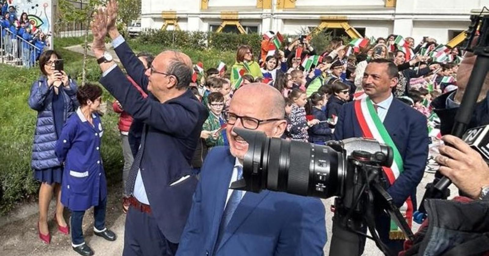 Il ministro Valditara in visita alle scuole Busciolano e Giorgi di Potenza: "Da quando mi sono insediato ci sono stati investimenti importanti per la Basilicata: 220 milioni di euro, dei quali 154 sol