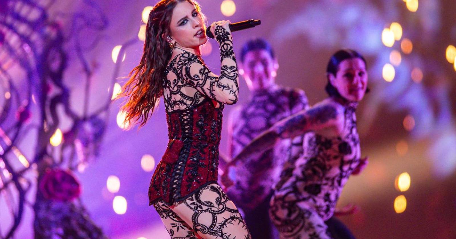La lucana Angelina Mango, peperoncino scaramantico al collo, infiamma la Malmo Arena dell'Eurovision