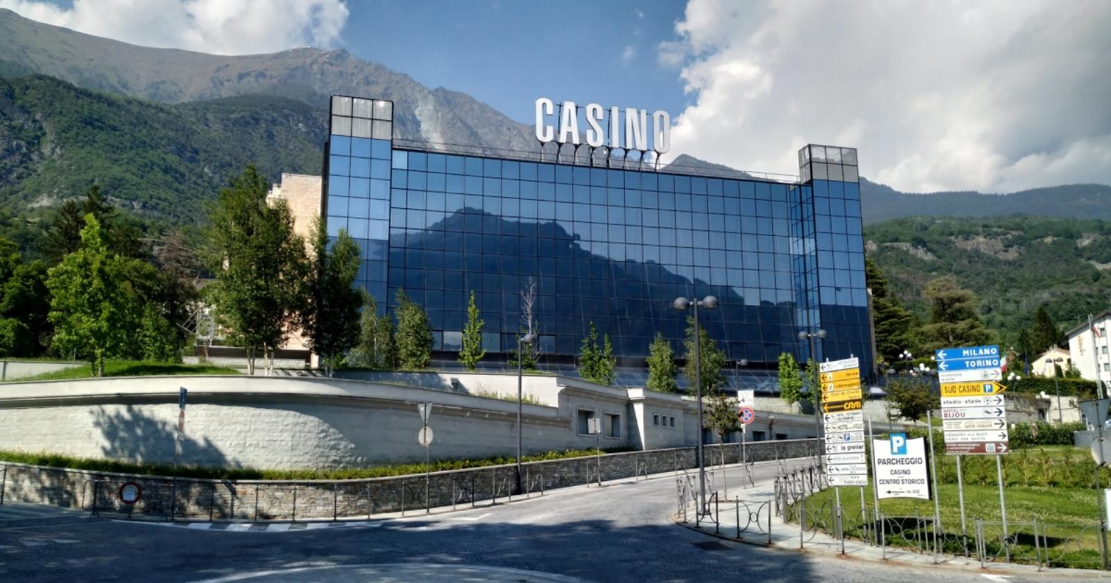 L'impatto dei casinò online e fisici sul turismo in Italia