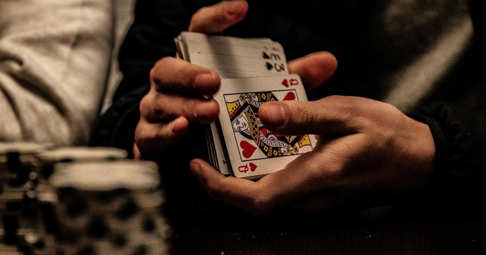 Dalla scopa al poker online. Come sono cambiati i giochi di carte con l'avvento del digitale?