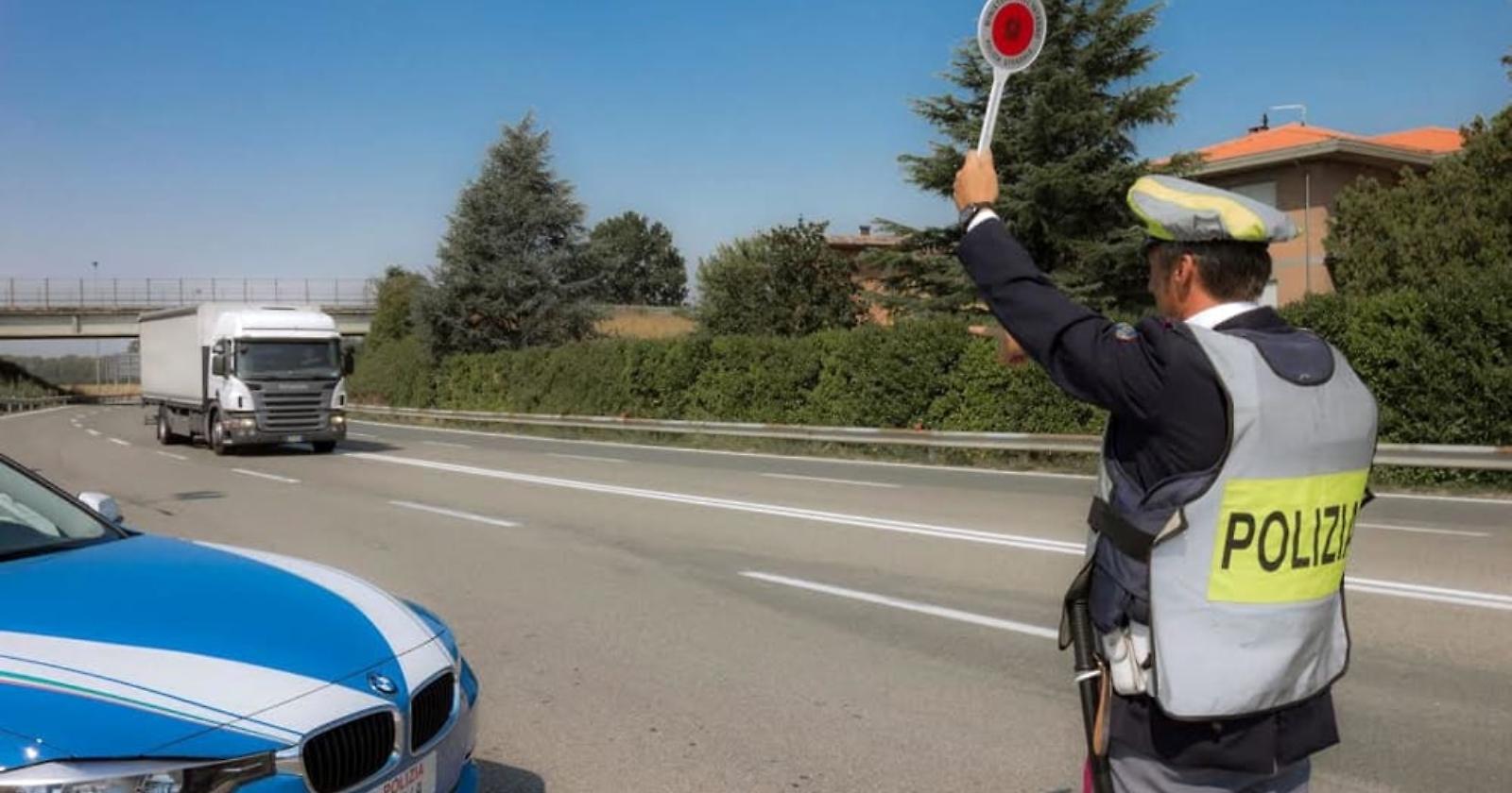 Sicurezza stradale: monito di Polstrada, oltre l'8 per cento delle auto ha pneumatici usurati