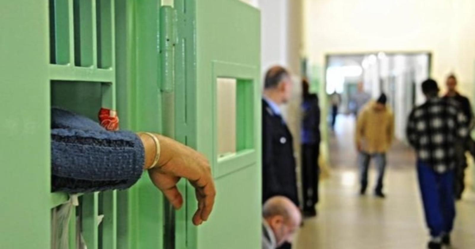 Sos carceri: materassi pieni di muffa, blatte, bidet per l'igiene intima e per pulire le stoviglie