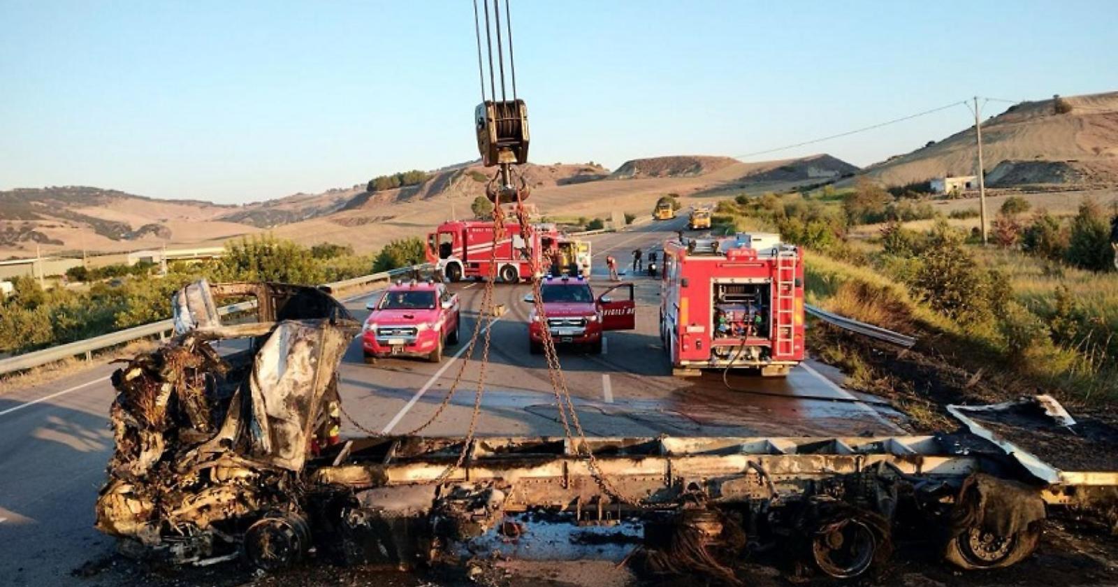 Scontro fatale tra auto e camion sulla Matera - Metaponto, perde la vita un 29enne di Gravina 