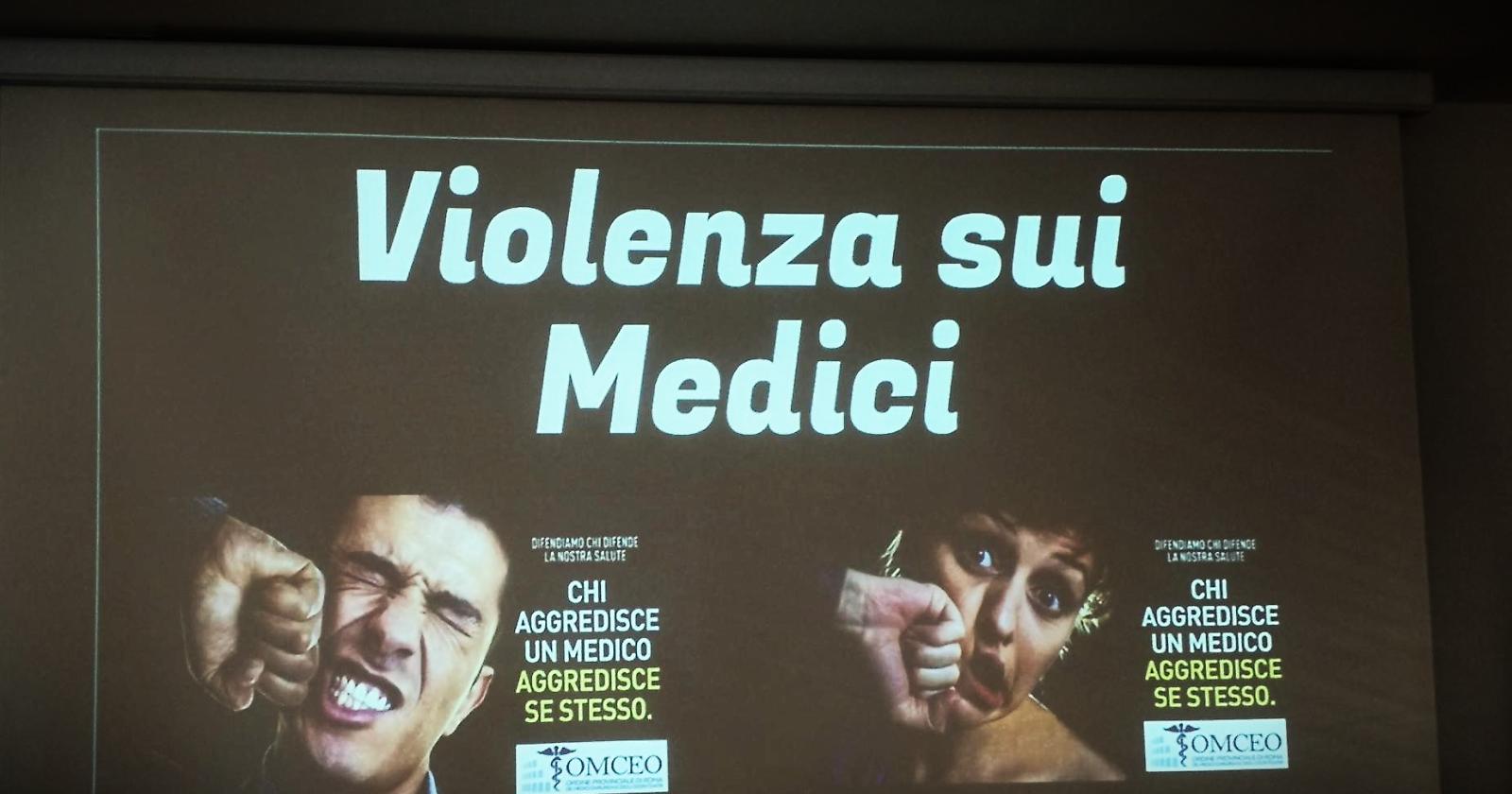 Aggressioni a medici e infermieri, il governo corre ai ripari: la bozza prevede da 1 a 5 anni di reclusione e multa di 10mila