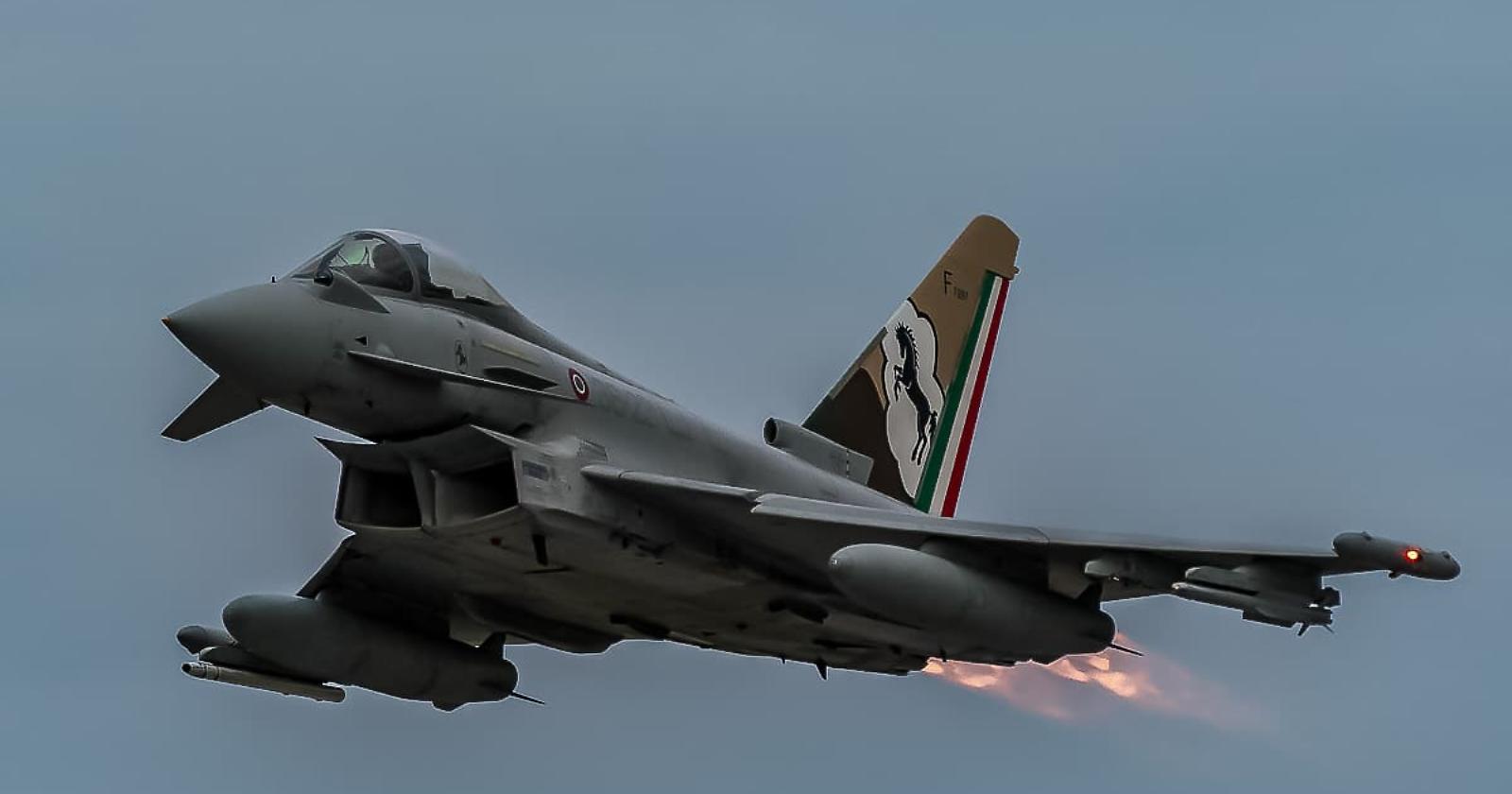 Aereo di linea perde contatti radio: l'intervento fulmineo dei caccia F-35 italiani