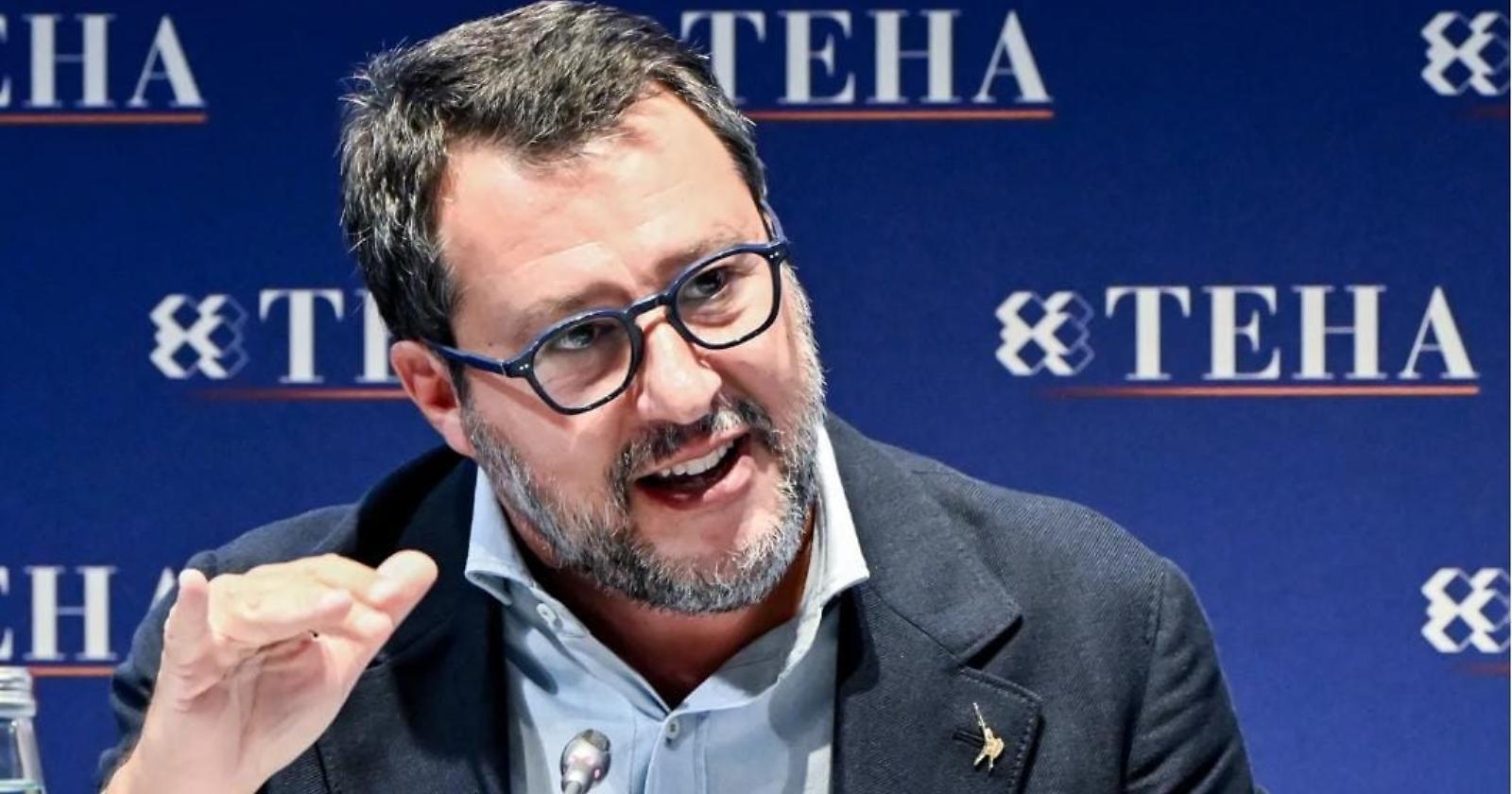 Il vicepremier Salvini attacca la magistratura: "A causa dei giudici comunisti dobbiamo tenere i clandestini"
