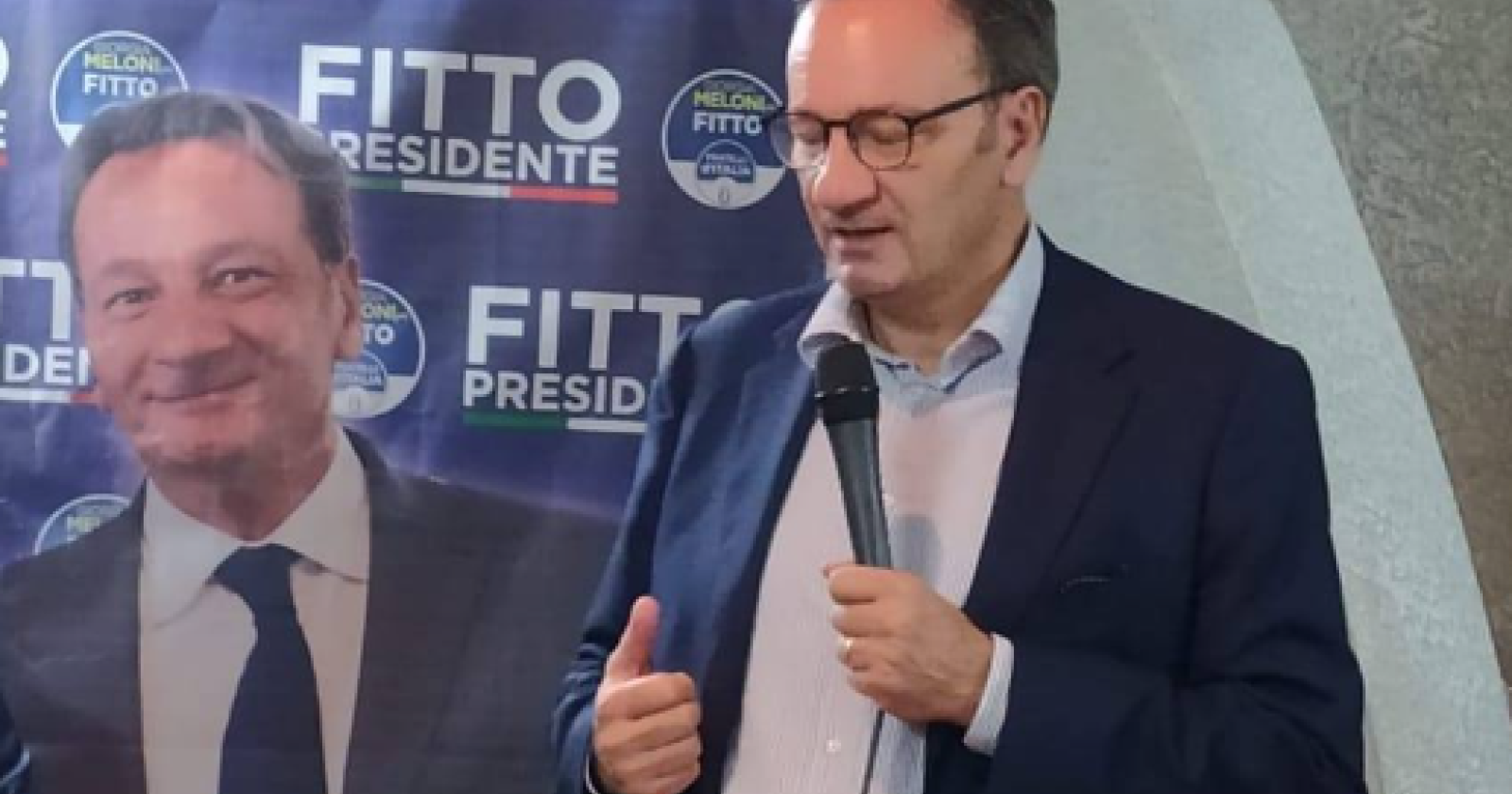 Incursione nella segreteria politica di Giannicola De Leonarsi: i ladri portano via pure le bandiere di FdI