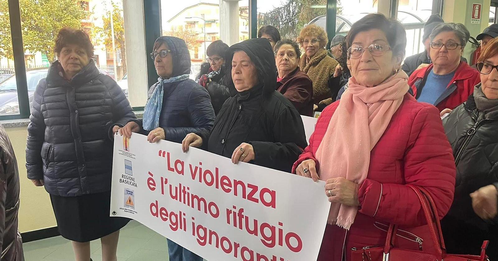 Anziani protagonisti della comunità santarcangiolese: il Centro Sociale San Giuseppe Operaio in prima linea contro la violenza di genere