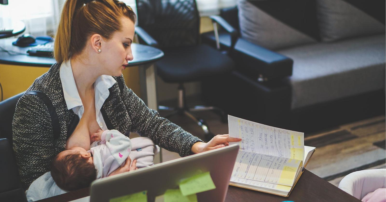 Favorire le mamme lavoratrici nell'allattamento al seno è segno di civiltà, ma anche investimento per futuro