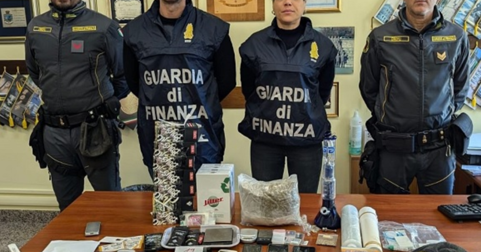 Operazione “Affari tuoi” delle Fiamme Gialle: a Potenza sequestrato hashish e sigarette elettroniche 