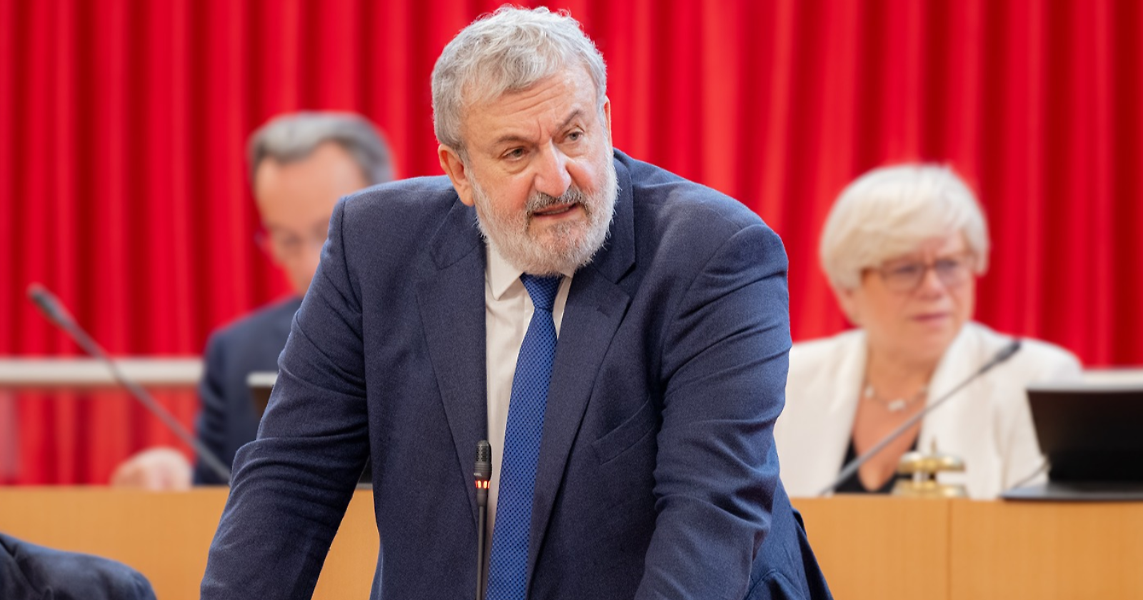 Emiliano porta a casa il bilancio da 10,7 miliardi di euro, di cui 9 destinati alla sanità: «Non è escluso che questo sia il mio ultimo bilancio»