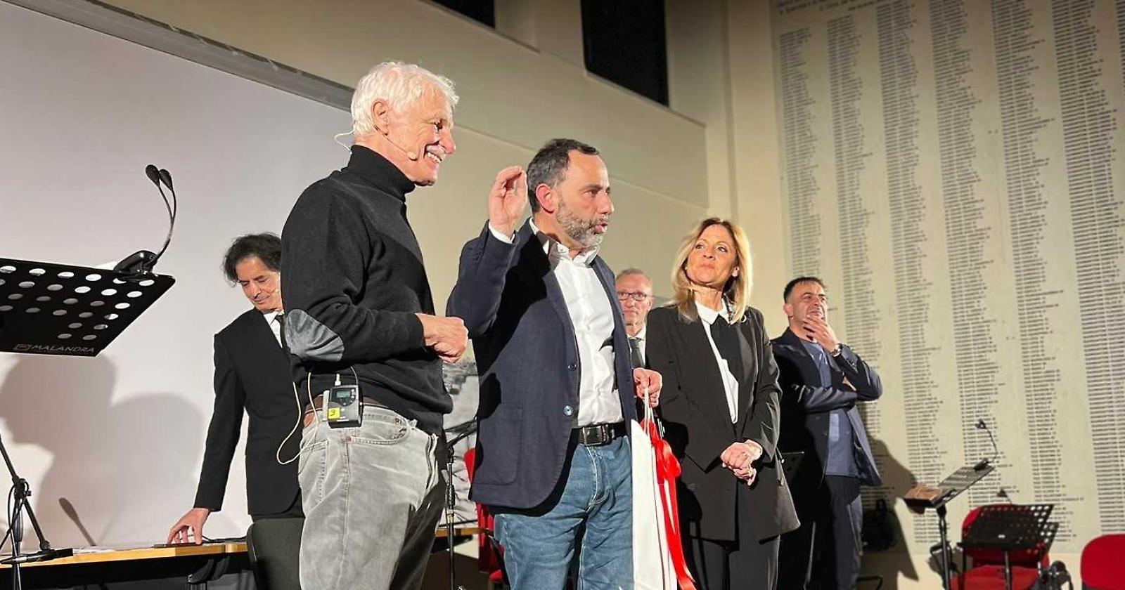 Michele Placido e il Tango: Un Viaggio tra Poesia e Memoria a Gioia dei Marsi