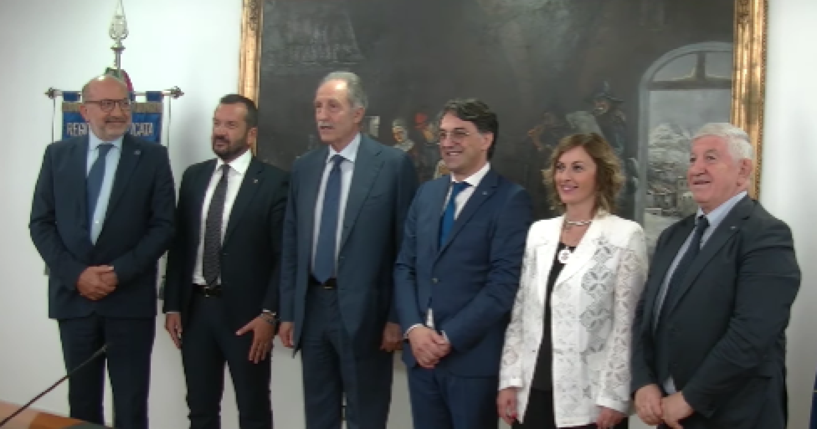 Acqua, sanità, lavoro e infrastrutture: caro Babbo Natale, salvaci tu!