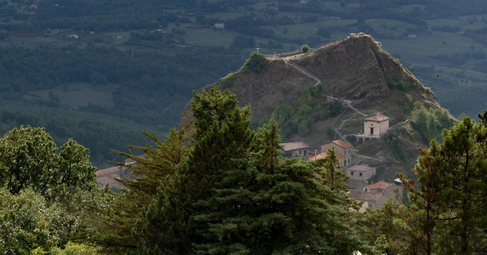 Sasso di Castalda: una comunità che crea, sogna e costruisce il futuro