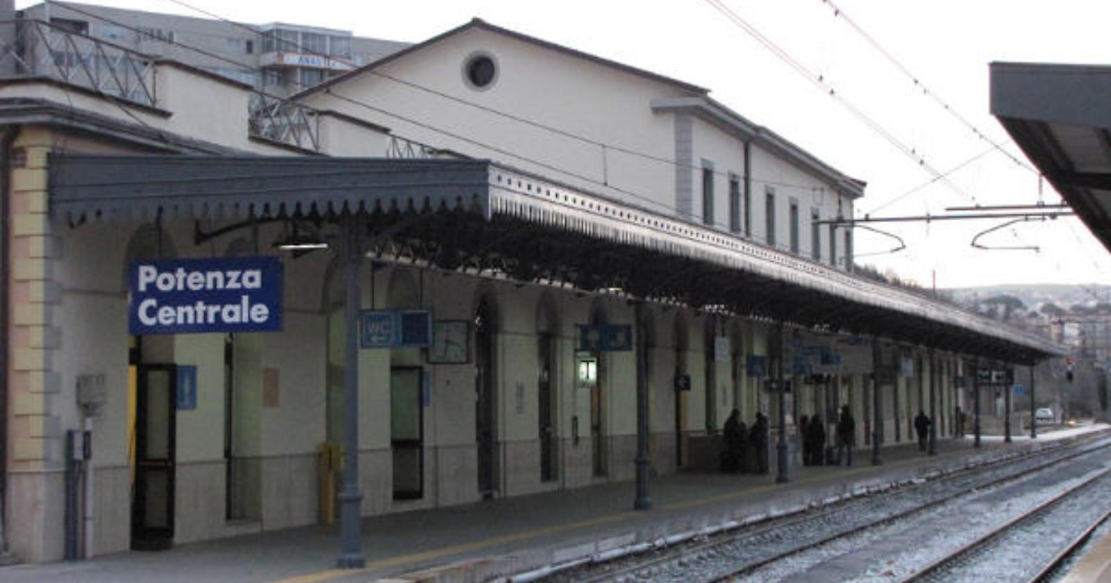 "Voleva farla finita": Carabinieri ed Rfi evitano il peggio alla Stazione di Potenza