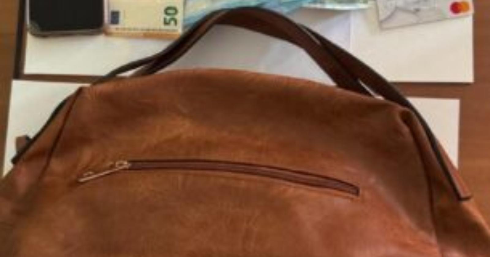 Ruba una borsa all’interno di una autovettura nel centro di Matera: nei guai un 19enne 