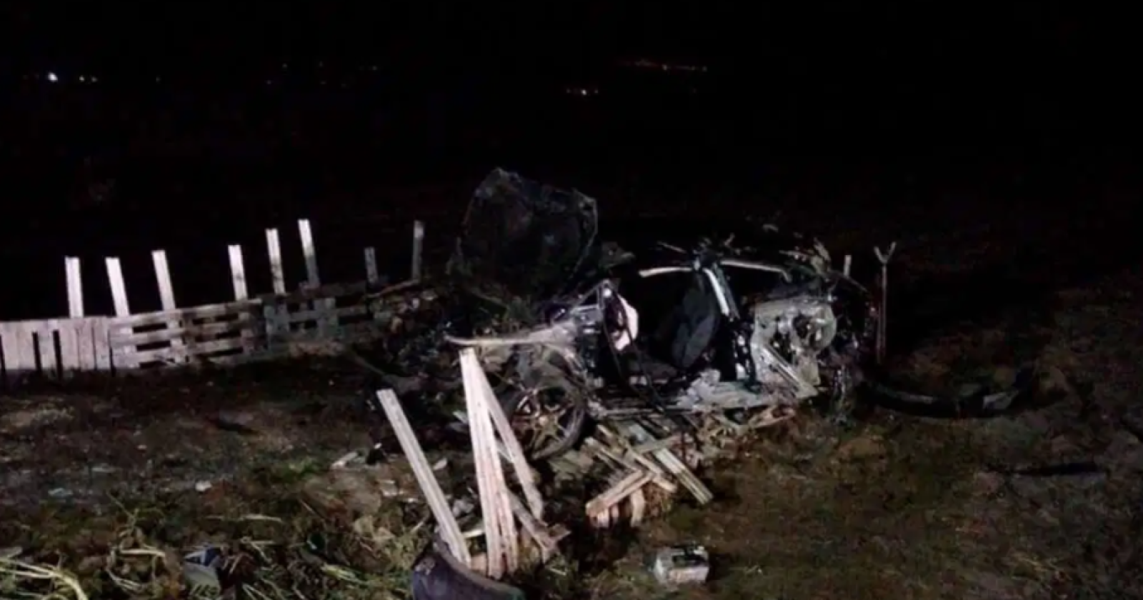 Tragedia sulla Strada Provinciale 141: Giovane Vita Spezzata e Sei Feriti in un Drammatico Incidente