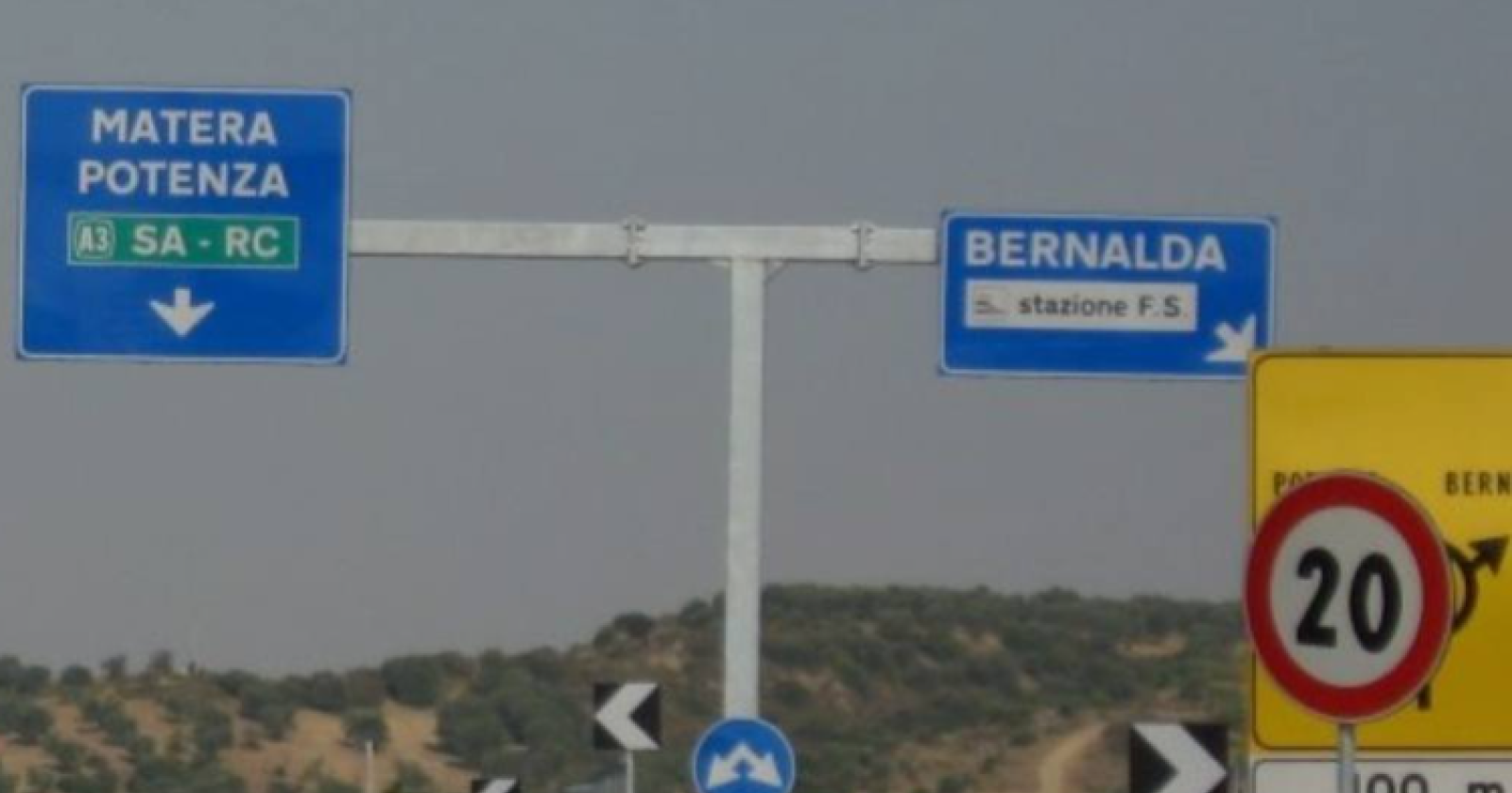 Rimosso il restringimento di carreggiata allo svincolo di ‘Bernalda’ sulla 407 “Basentana”.