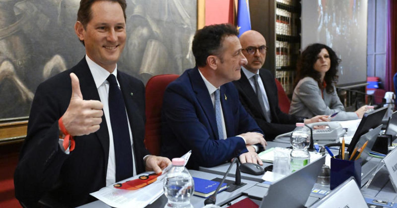 "Senza Stellantis non ci sarebbe l'auto italiana", le parole di Elkann fanno infuriare la Lega: "Restituisca i miliardi incassati dal nostro Paese"