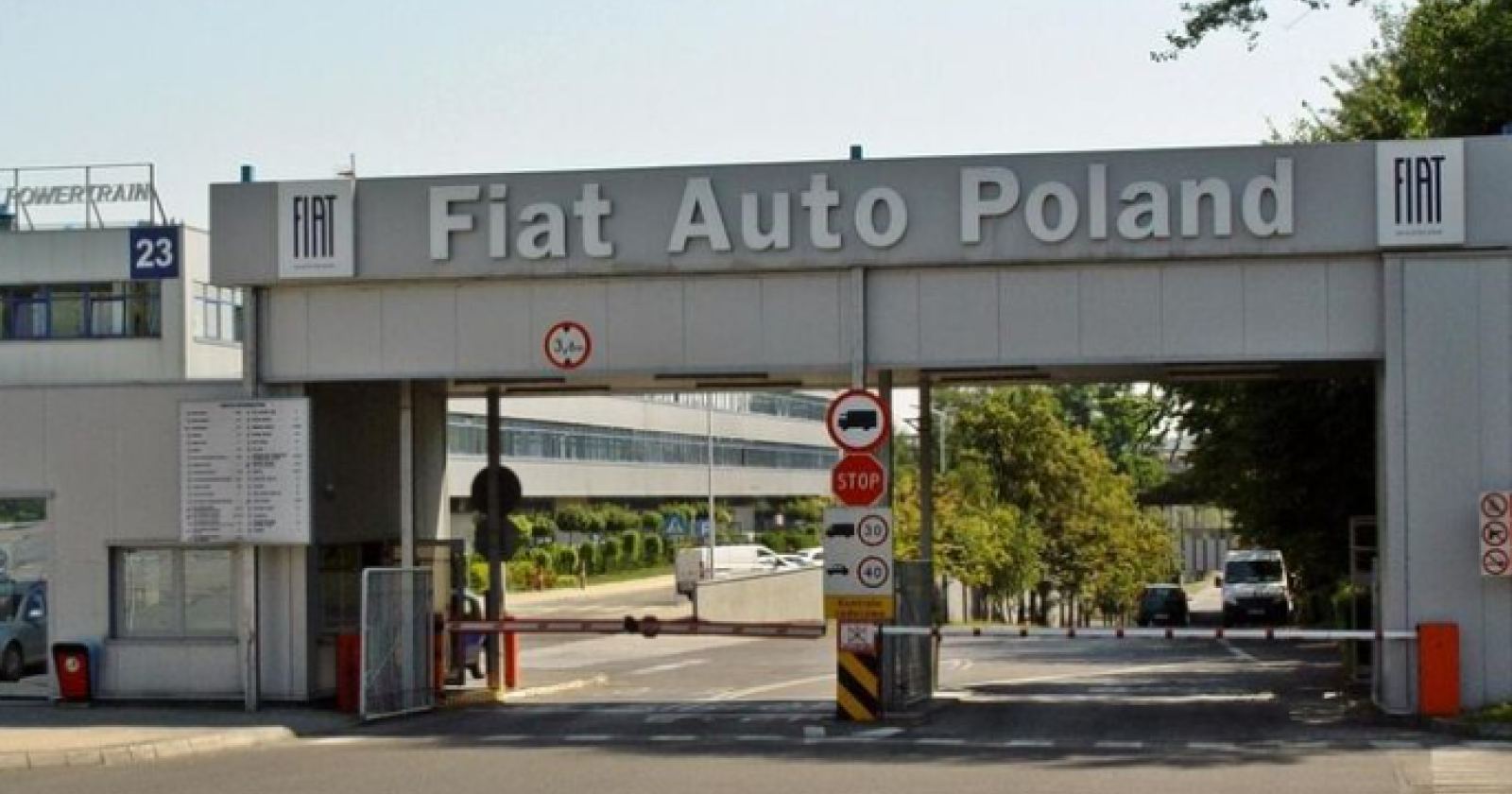 Stellantis, la sinistra fa la sinistra: "Riportare le produzioni in Italia, Elkann faccia davvero il Presidente dell'azienda che dirige"