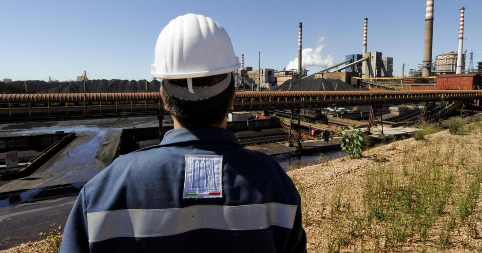 Operaio Ilva di Taranto prenota una risonanza, gliela fissano nel 2027: "E' una vergogna"