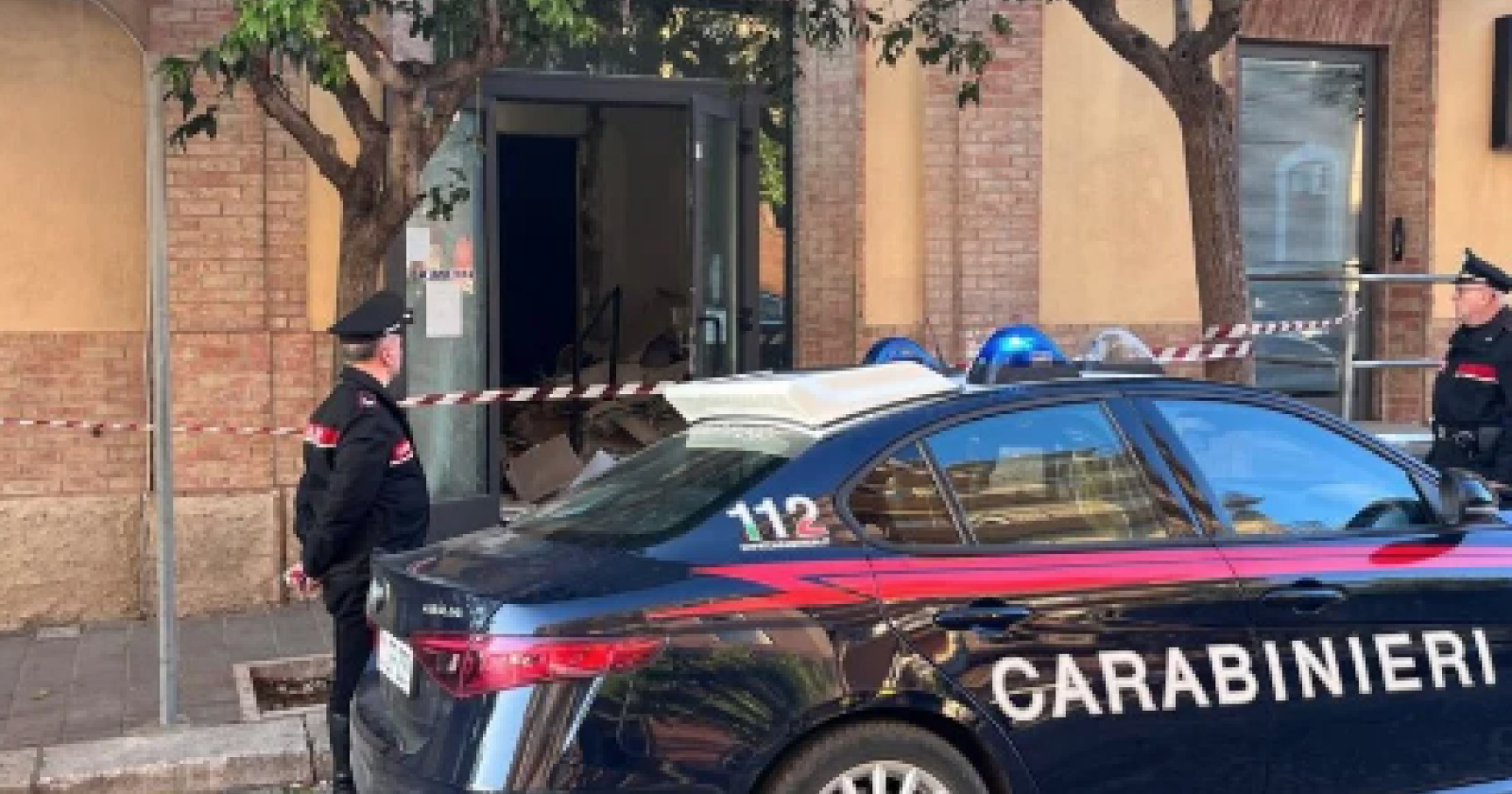 Tenta di rapinare una tabaccheria, arrestato 15enne a Torremaggiore