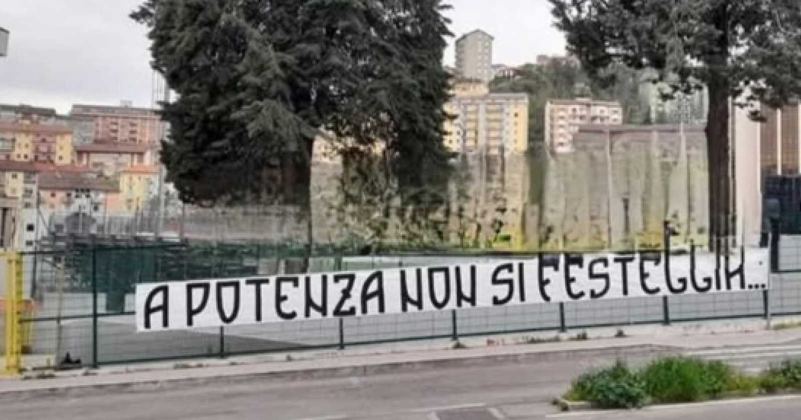 Sorrento - Avellino, gli irpini pronti a festeggiare la Serie B ma è giallo sulla sede: Potenza o Frosinone