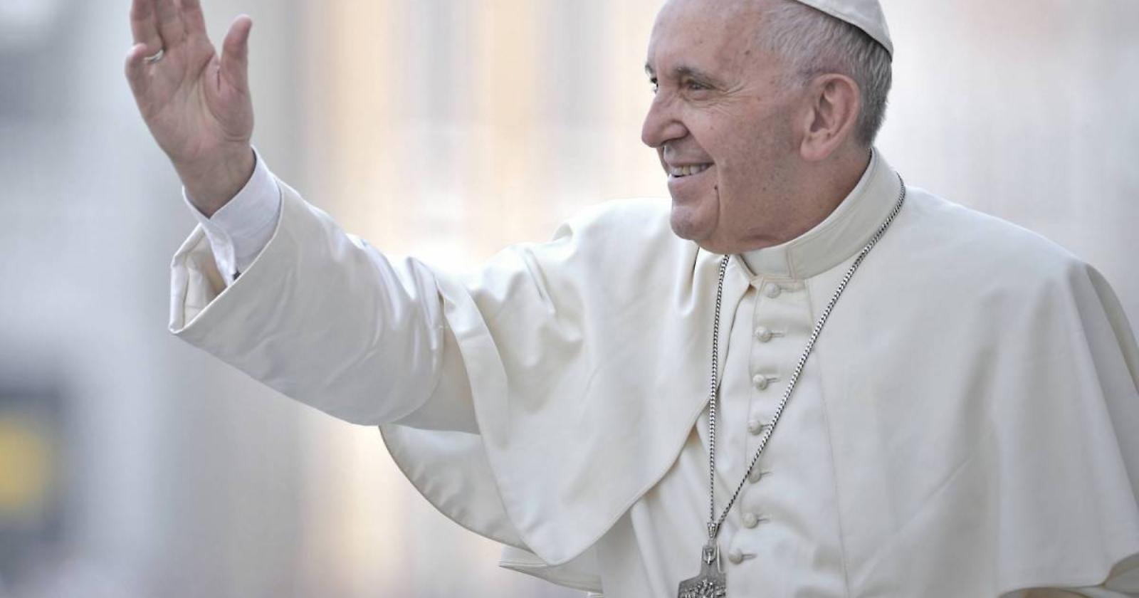 Il Papa? Con Francesco stipendio azzerato, solo servizio
