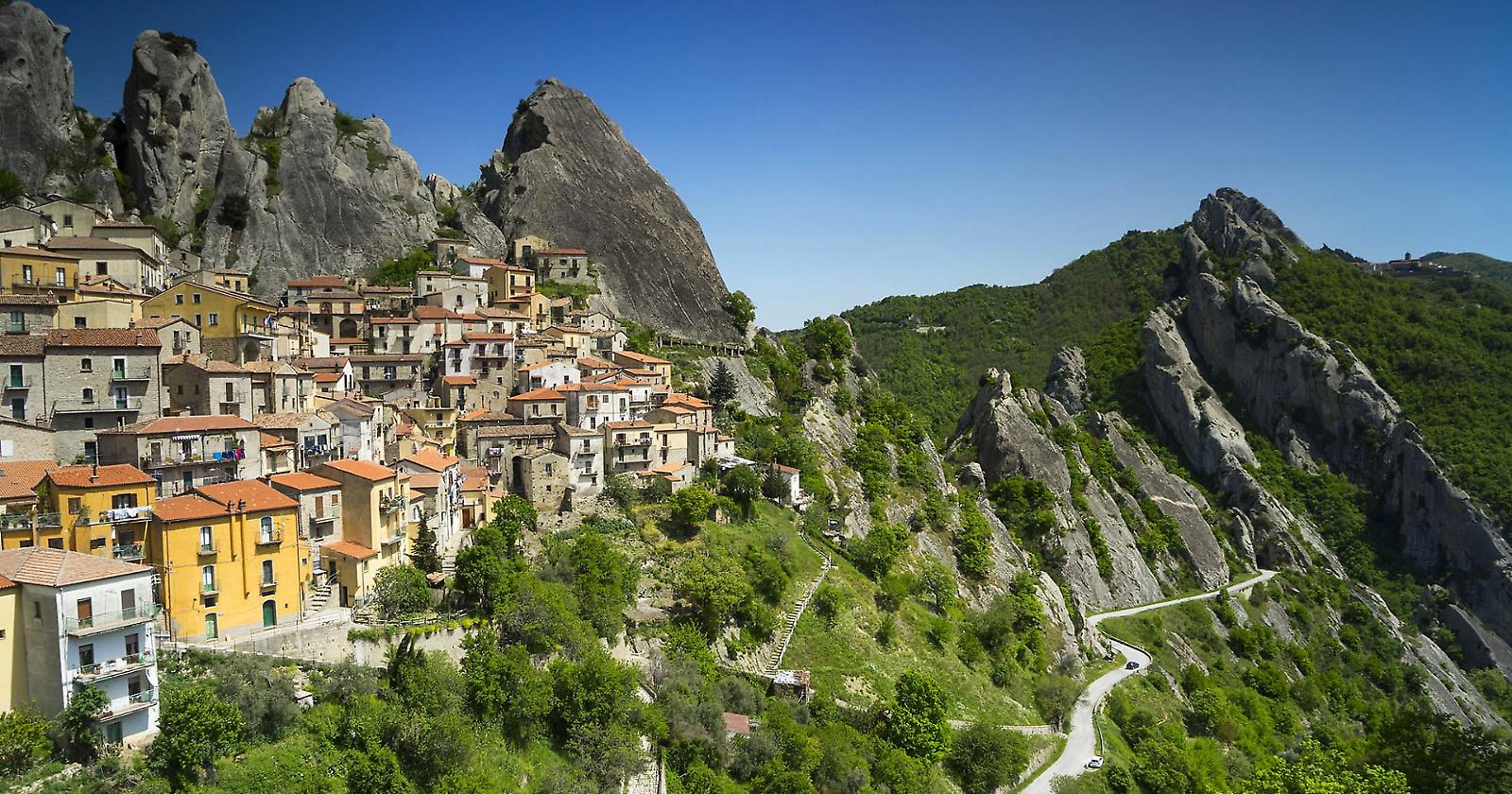 Italia in un vasetto: Nutella racconta l’alba di ogni regione, per la Basilicata c'è Castelmezzano 