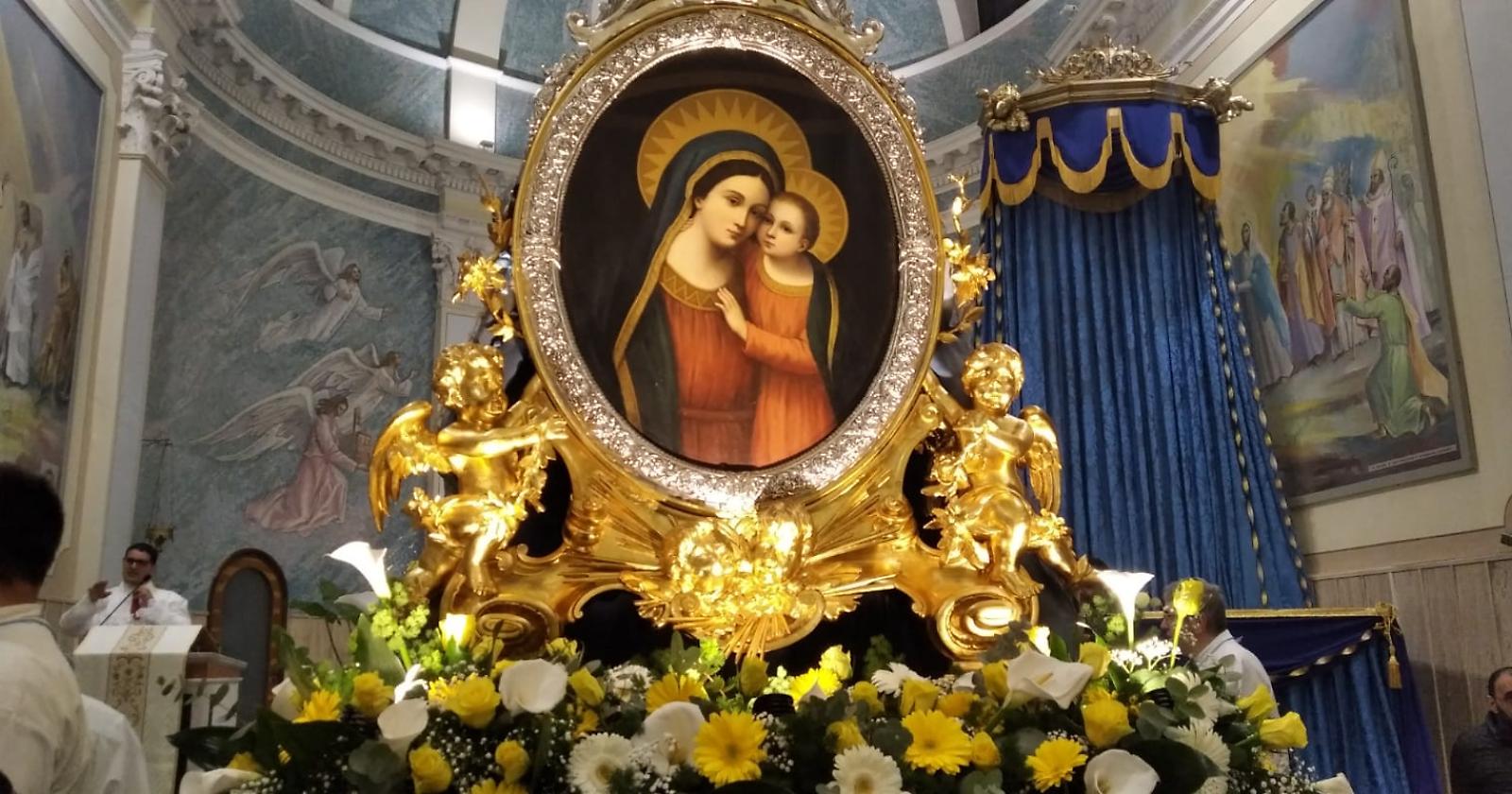 A Ruvo la Madonna del Buon Consiglio rientra al buio per solidarietà con gli innocenti sterminati a Gaza