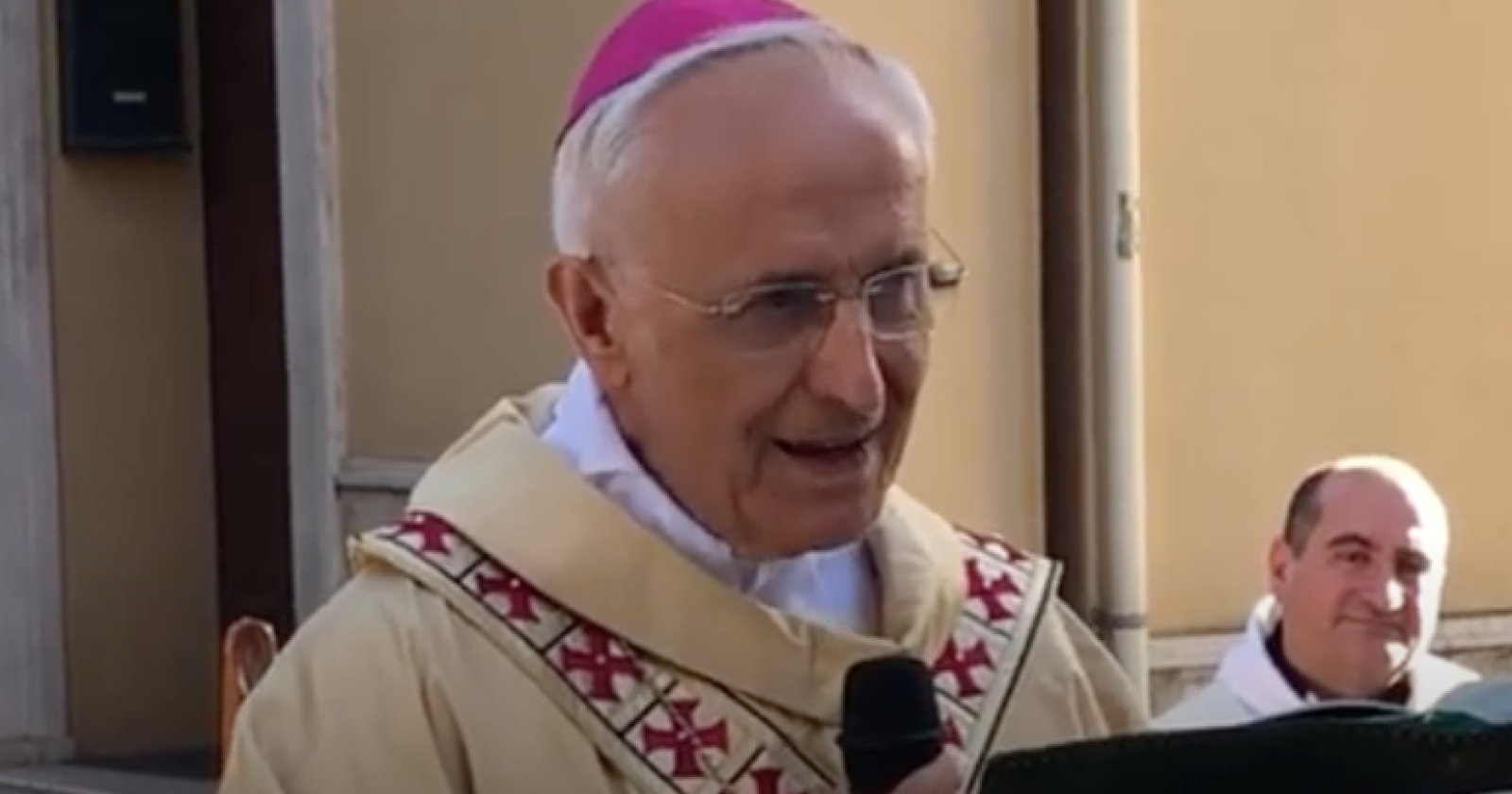  Un giorno da Leone per Monsignor D'Ambrosio: la Chiesa di Puglia e Molise raccontata al Papa dall'arcivescovo nato a Peschici