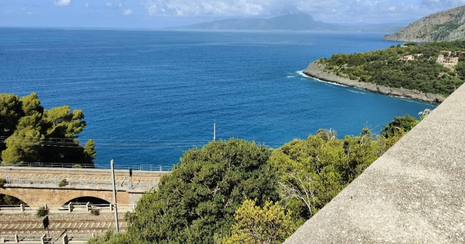 Giallo a Maratea: trovato un corpo carbonizzato in un dirupo al confine con Sapri, aperta un’inchiesta