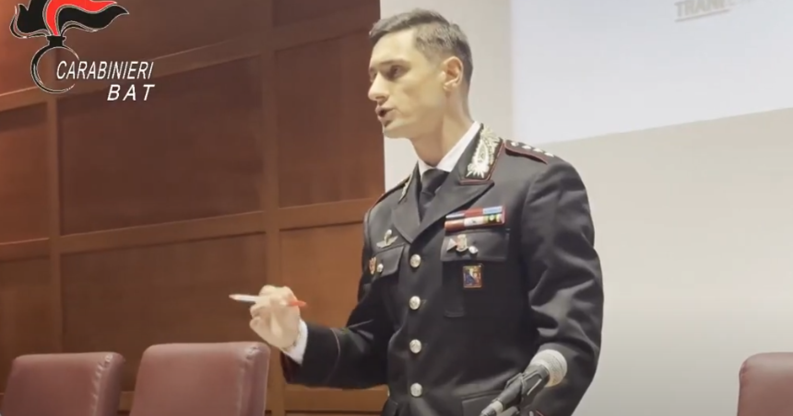 "La droga sta uccidendo i nostri figli": il grido disperato ai Carabinieri che arrestano 11 persone