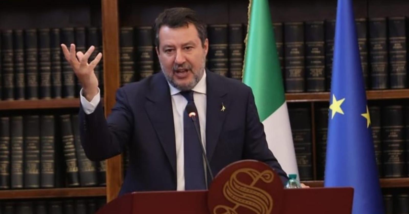Salvini: “Il caro spiagge? Il vero problema sono gli stipendi fermi da anni”