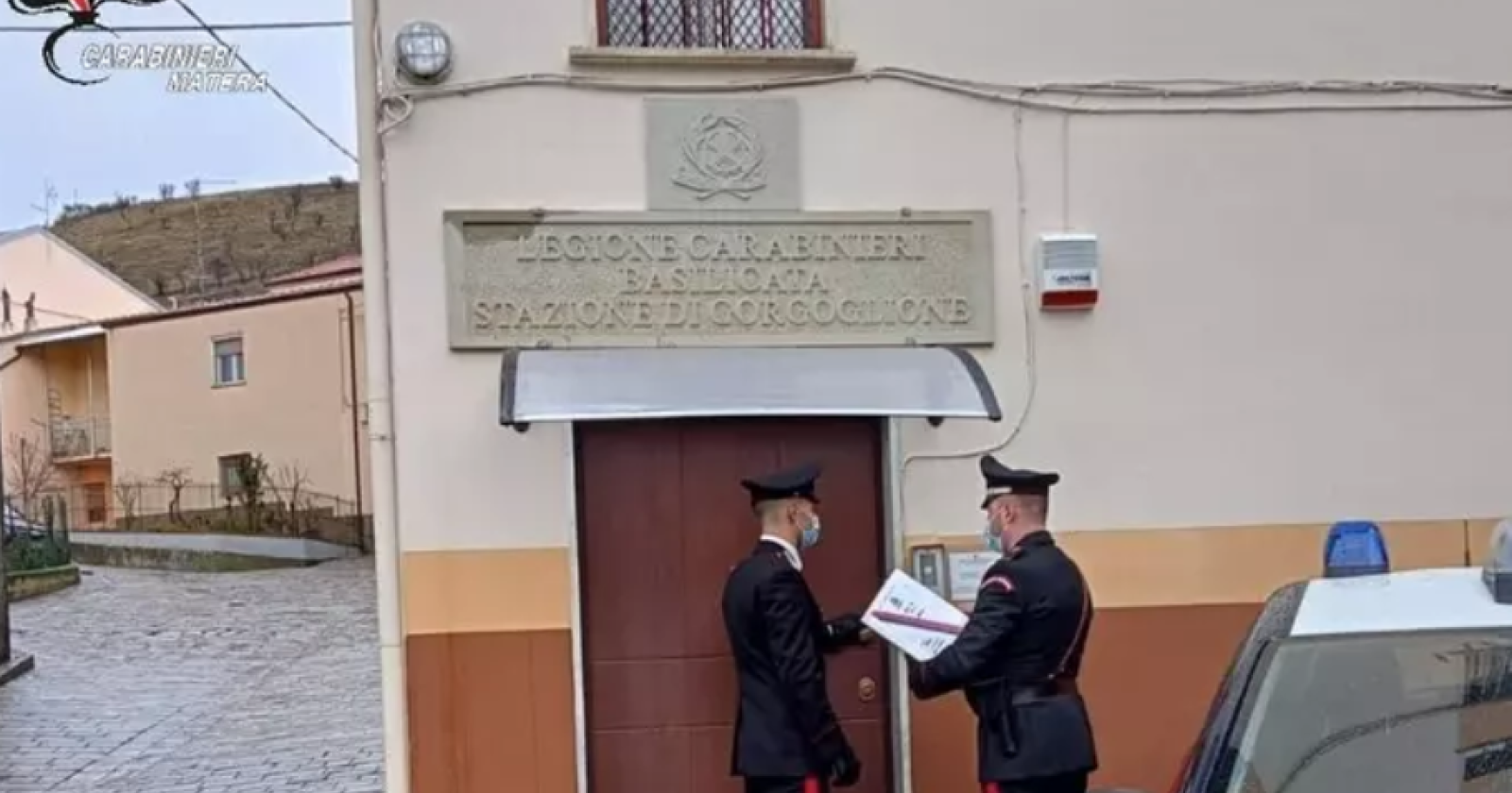 Dramma a Gorgoglione, 80enne accoltella una barista e poi si suicida 