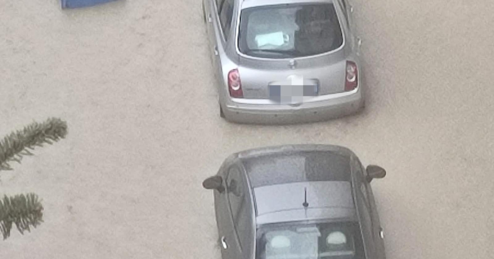 Tombini esplosi e auto intrappolate, Potenza si arrende alla pioggia. Ira social: "Meno selfie più manutenzione"