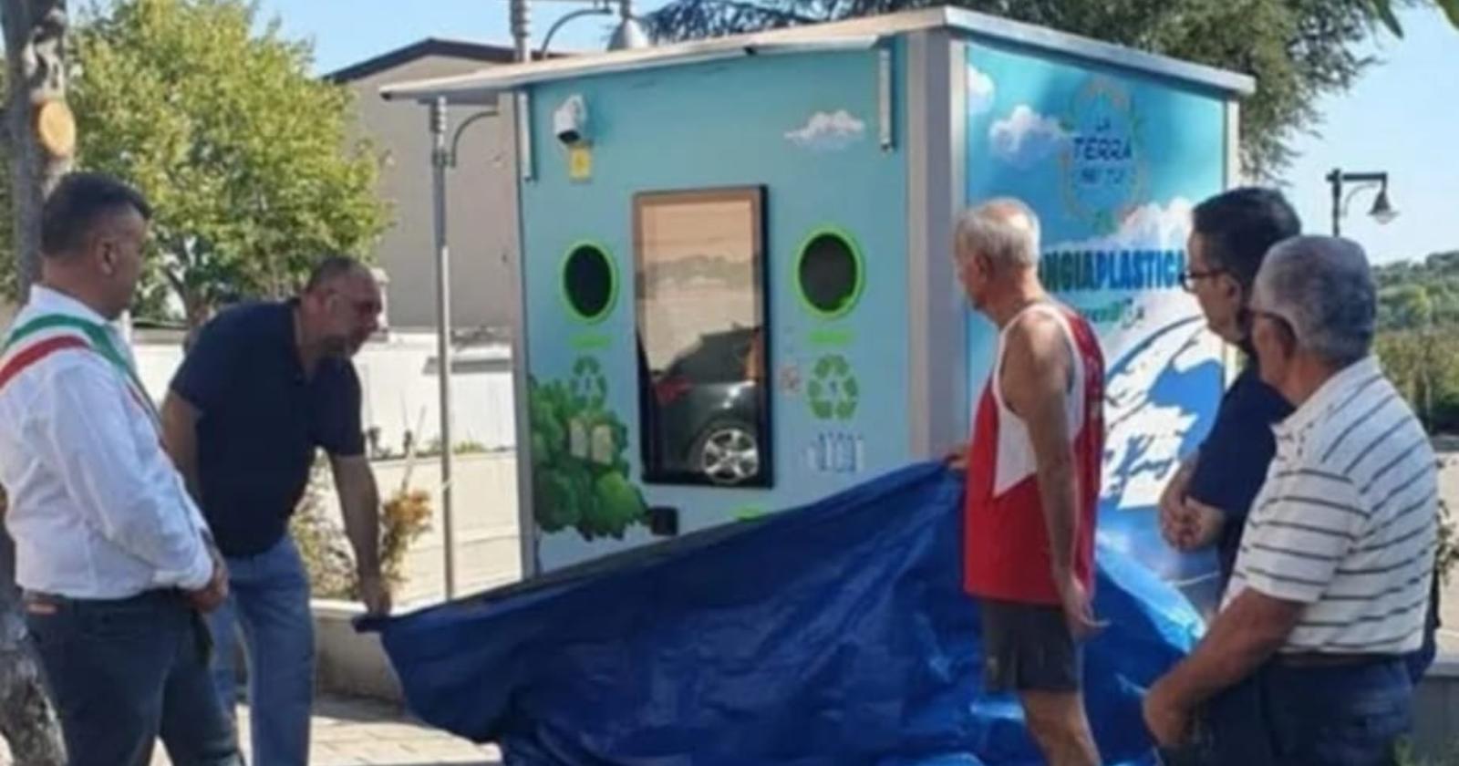 Un eco-compattatore per Ripacandida: raccolta differenziata premiata con buoni sconto