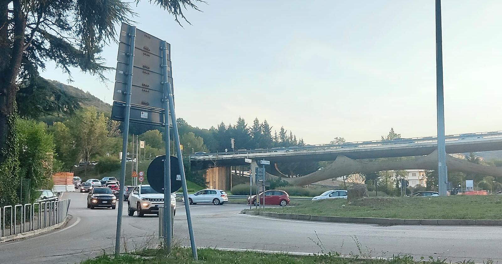 Uscita Potenza Centro nel caos: viabilità in tilt e automobilisti allo sbaraglio