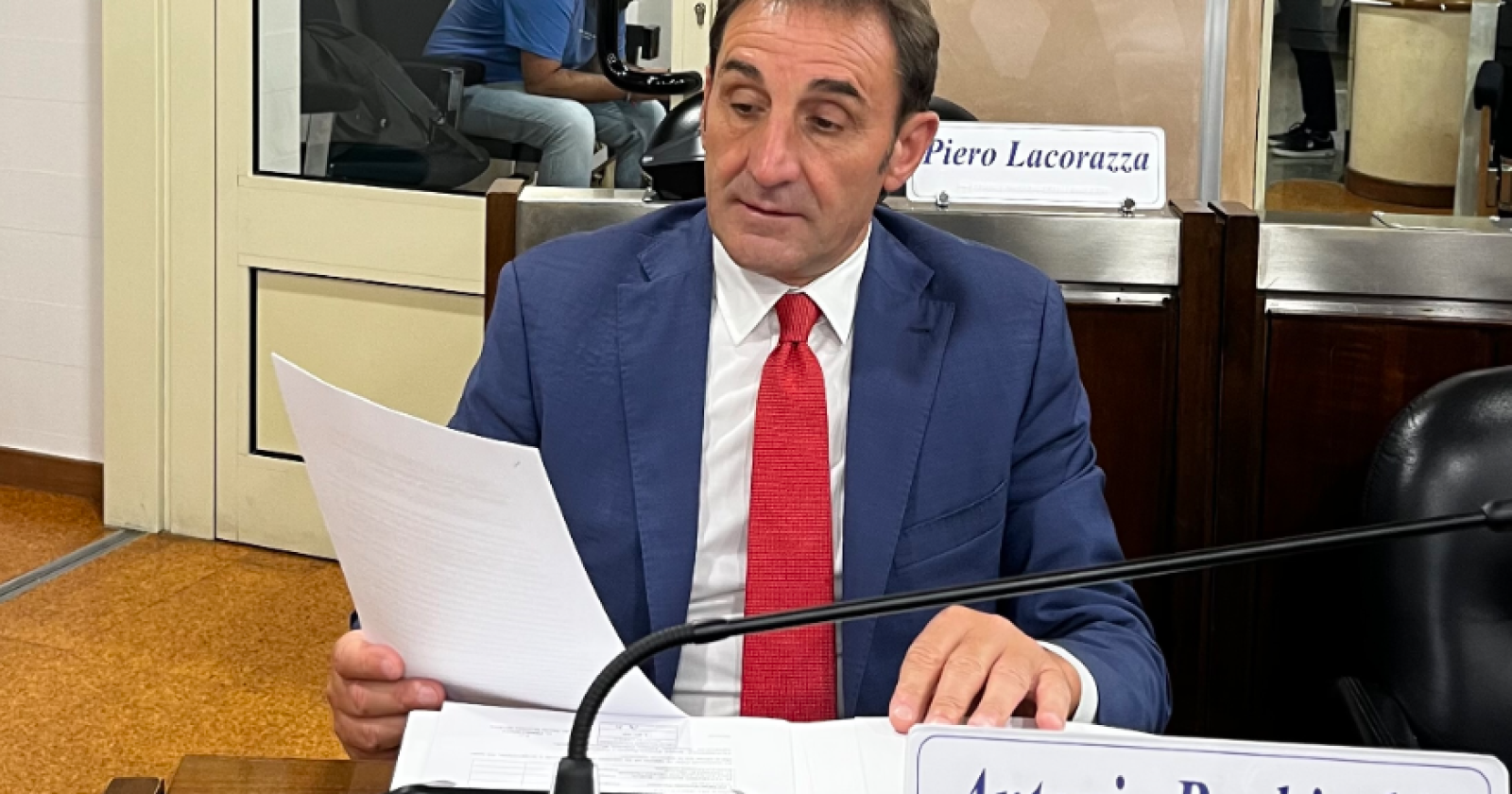 Bochicchio fa proprie le preoccupazioni degli aviglianesi: "No alla chiusura della cassa con operatore di Intesa Sanpaolo"