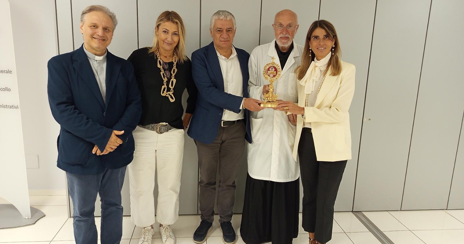 Le reliquie di San Carlo Acutis fanno tappa al Crob di Rionero, primo ospedale italiano dopo la canonizzazione