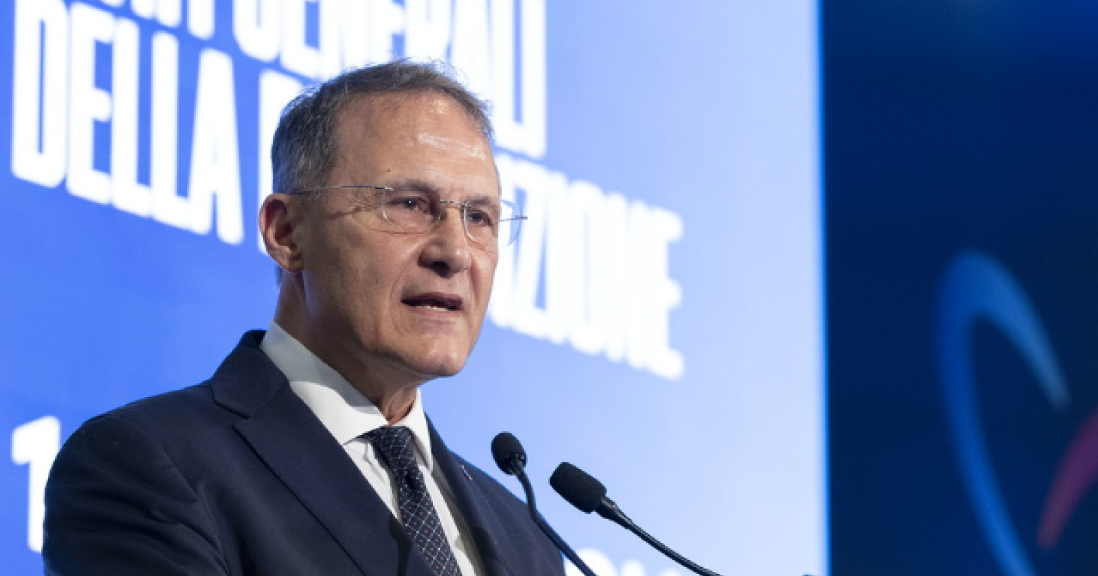 Campania al voto, Cirielli tende la mano a Forza Italia: “Mai parlato male di Berlusconi, lo ricordo con stima”