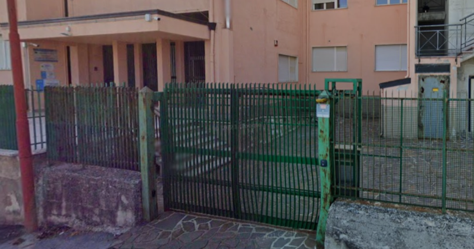 Tensione alla scuola primaria di Maschito: uomo tenta di prelevare la figlia, arrestato in flagranza