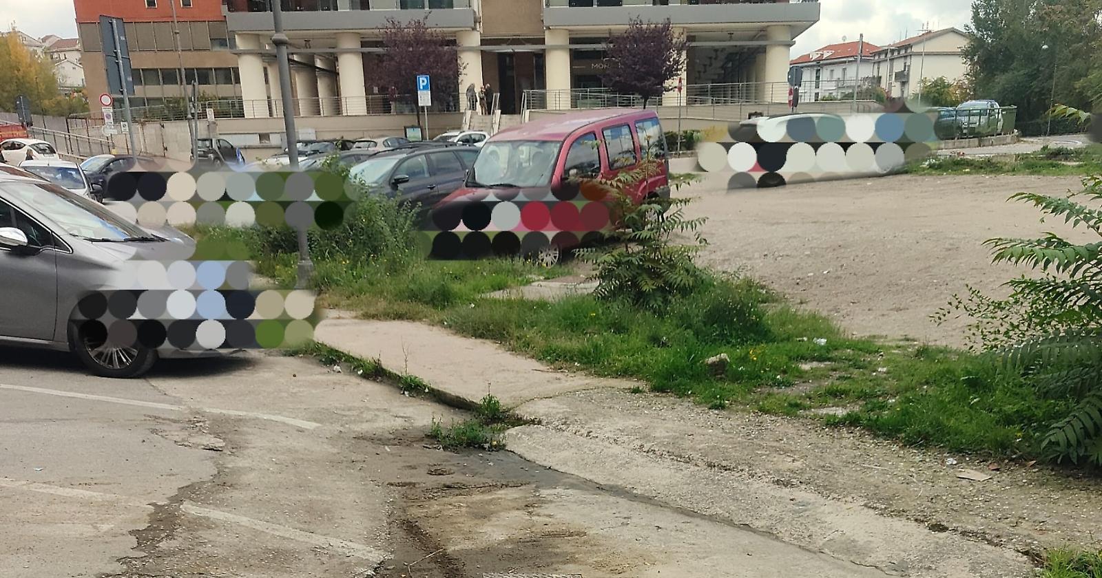 Via Cavour: a Potenza la strada del caos e dell'inciviltà 